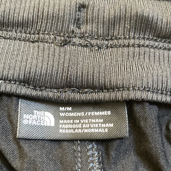 Black North Face shorts - Picture 3 of 4